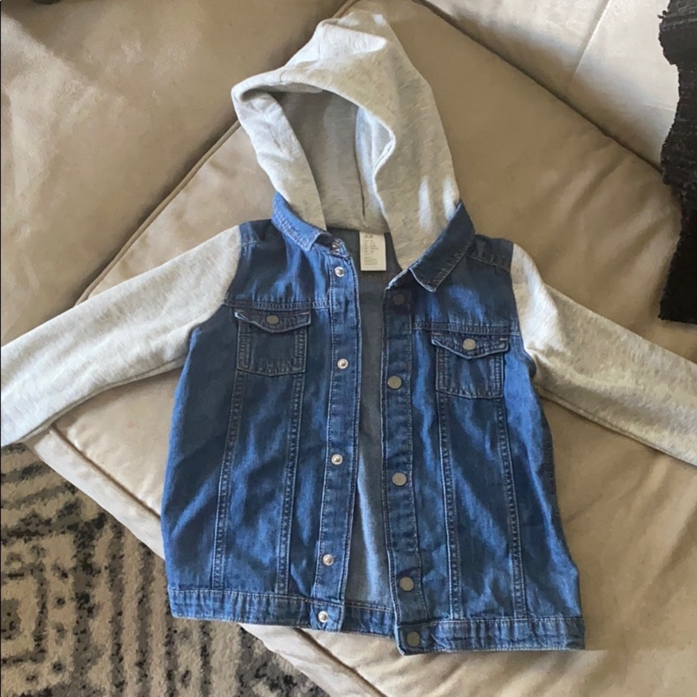 Jean jacket with sweatshirt hood